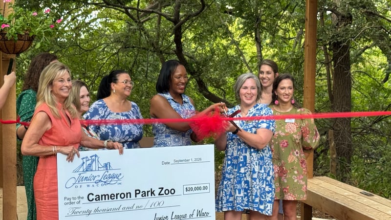 El renovado Jardín de Mariposas del Zoológico Cameron Park reabre para el fin de semana del...