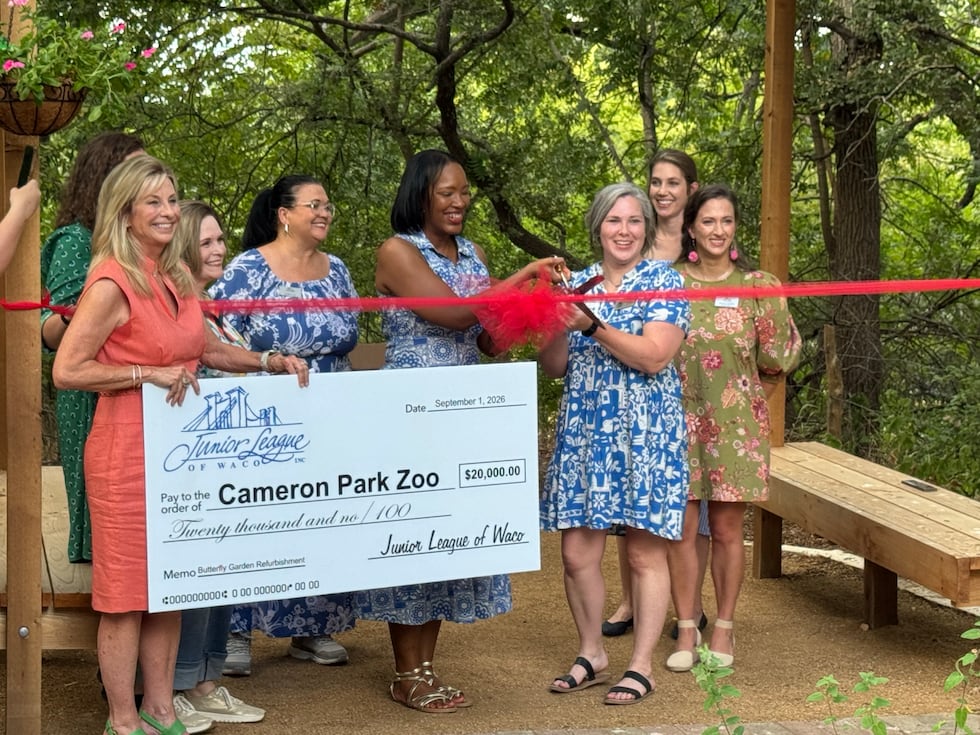 El renovado Jardín de Mariposas del Zoológico Cameron Park reabre para el fin de semana del...