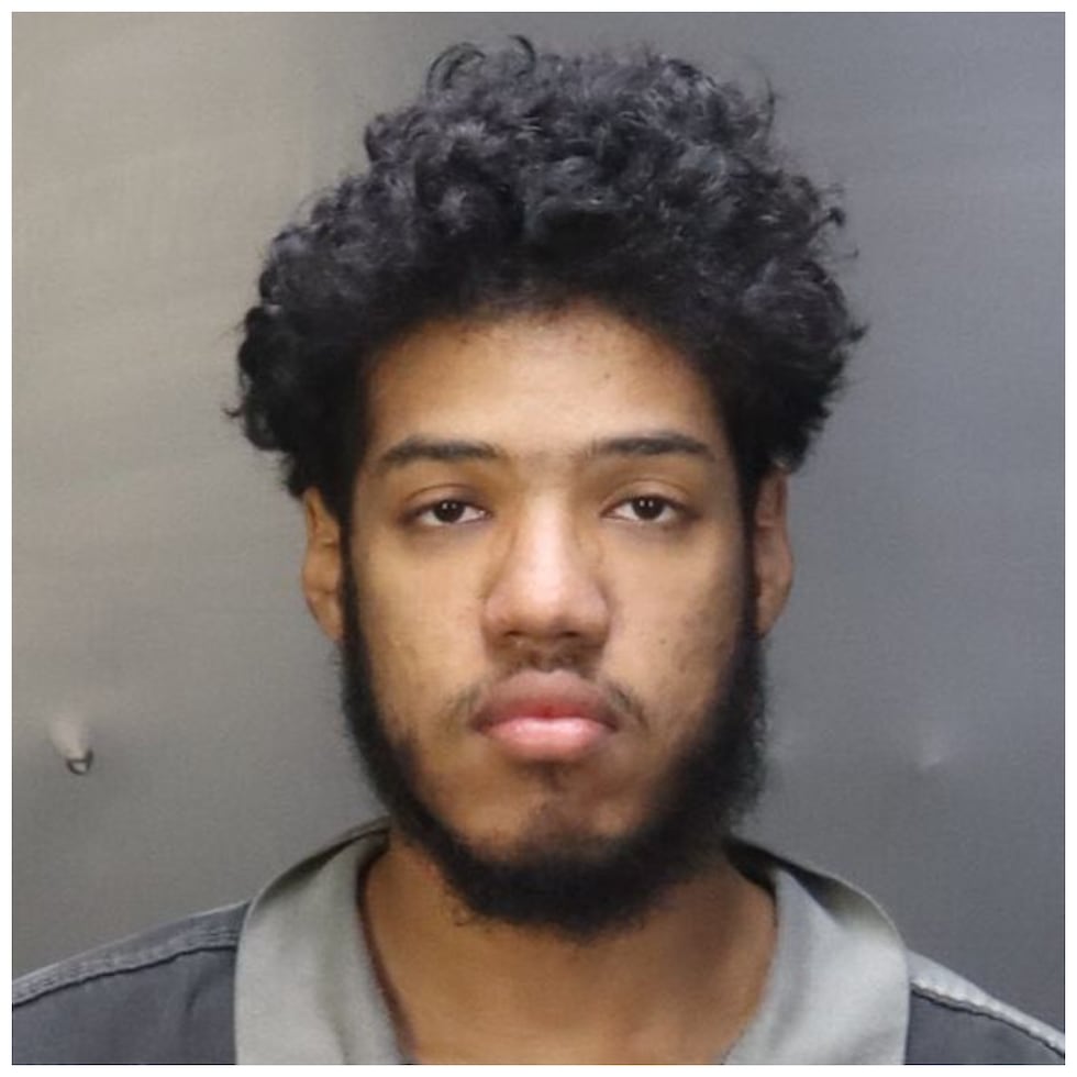 Dominick Rangel de 21 años enfrenta cargos de agredir a una persona embarazada, un delito...