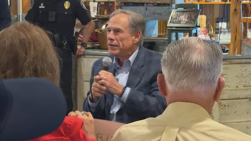 Gov. Abbott rallies supporters during Temple campaign stop