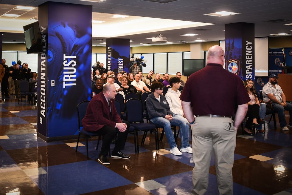 Un detective de policía de Waco se jubila después de una carrera de 30 años