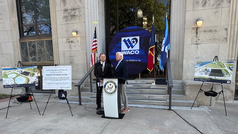 Mayor Jim Holmes and U.S. Rep. Pete Sessions announce $1 million federal award for water reuse...