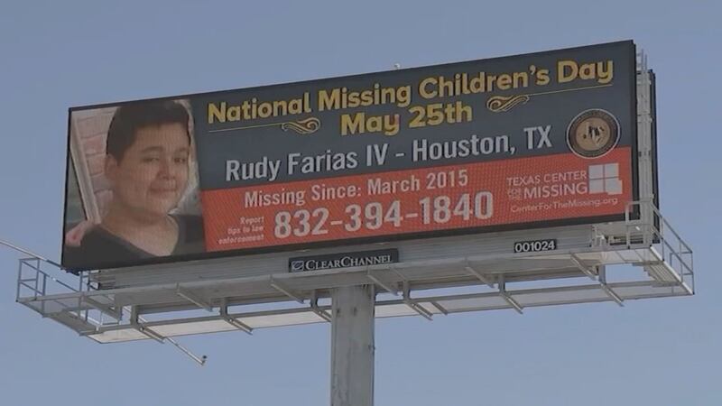 Un hombre de Texas que desapareció cuando era adolescente en 2015 regresó a casa al día...