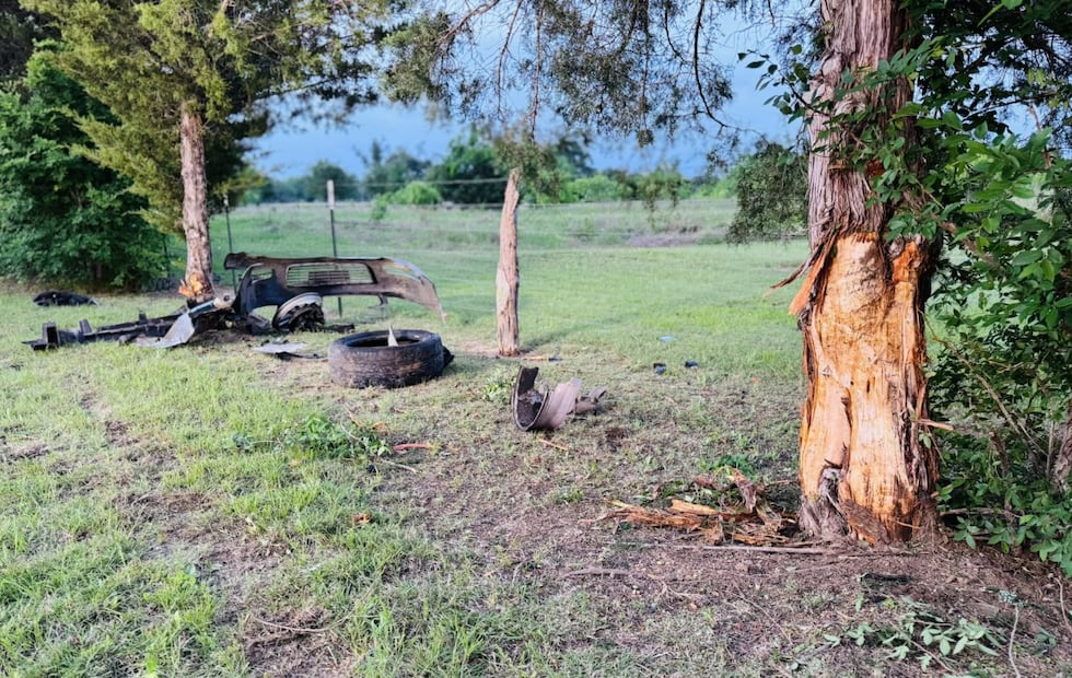 Encuentran sangre en un vehículo accidentado en Bremond, pero no había ningún conductor en la...