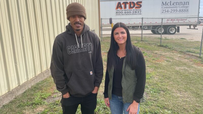 Los residentes del centro de Texas recaudan dinero para permitir que un veterano del ejército...