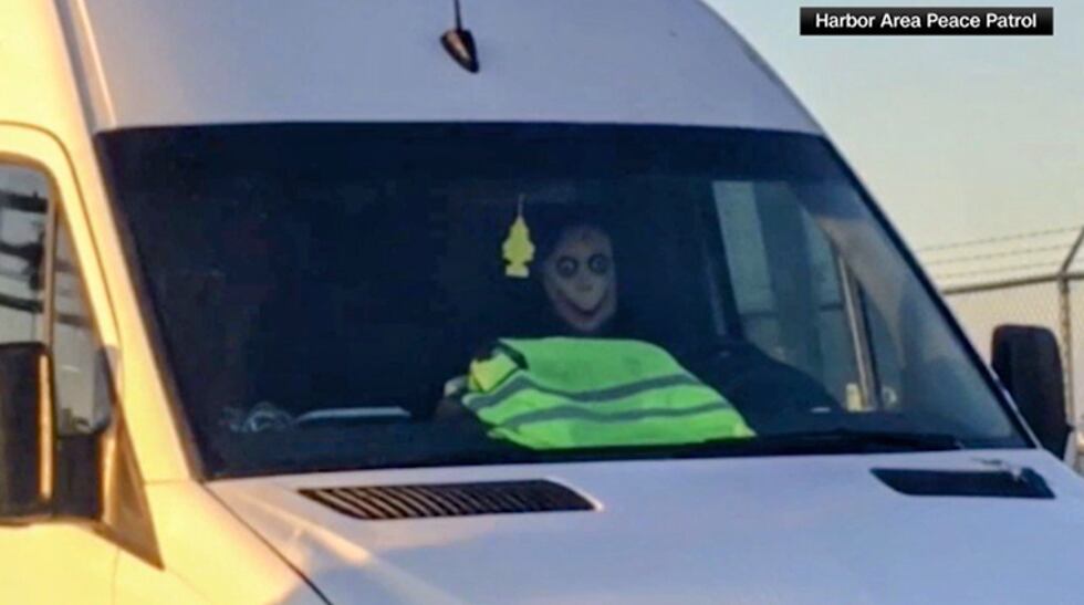 An ICE agent in Los Angeles was seen wearing a Halloween Momo mask.