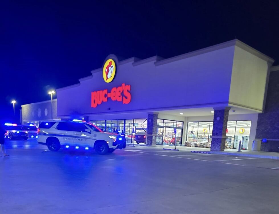 El sospechoso, Christopher Kyle Reid Jr., de 29 años, de Hubbard, condujo más tarde hasta un...