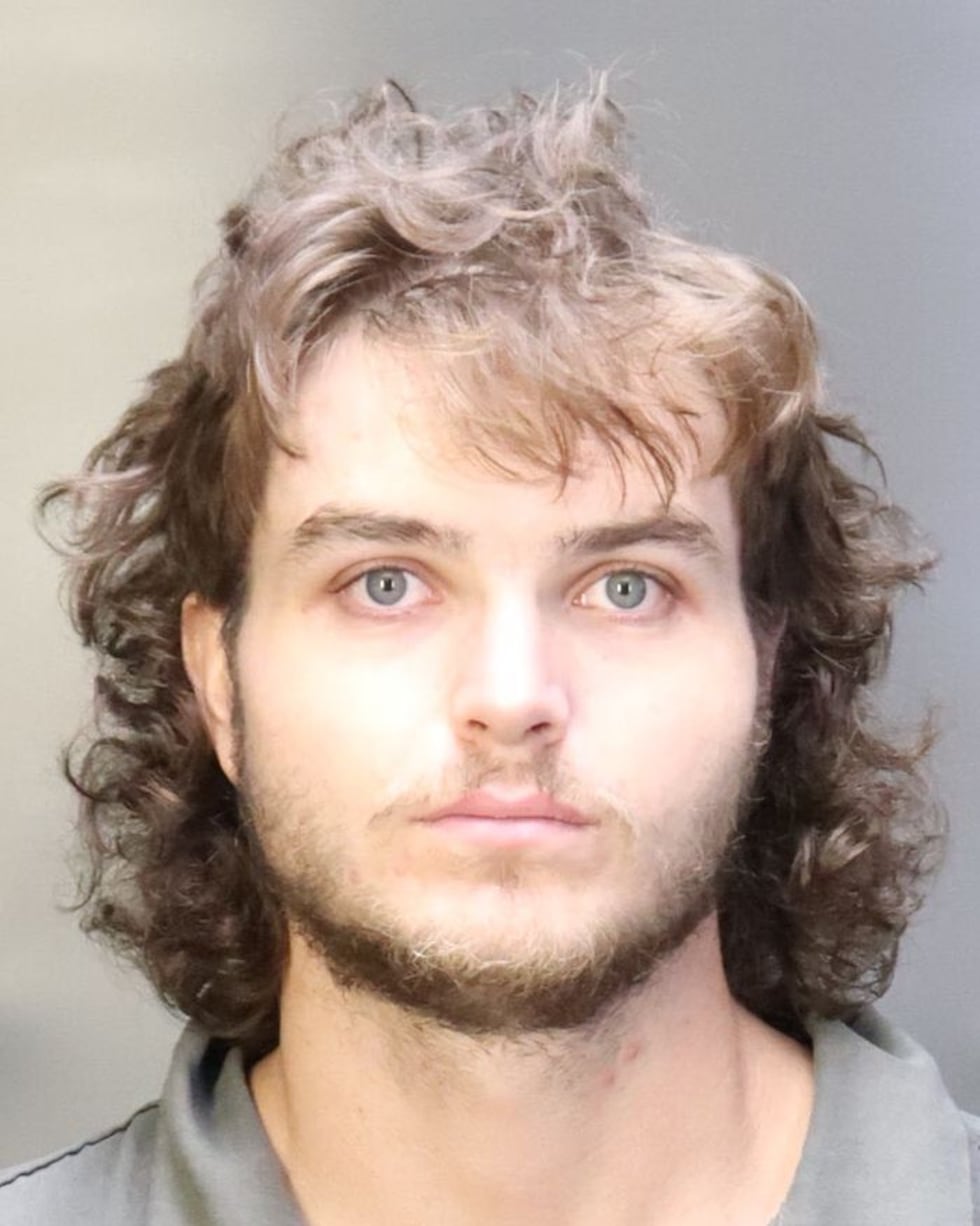Steven Carl Cline Jr. De 25 años, está acusado de dos delitos graves de segundo grado de robo...