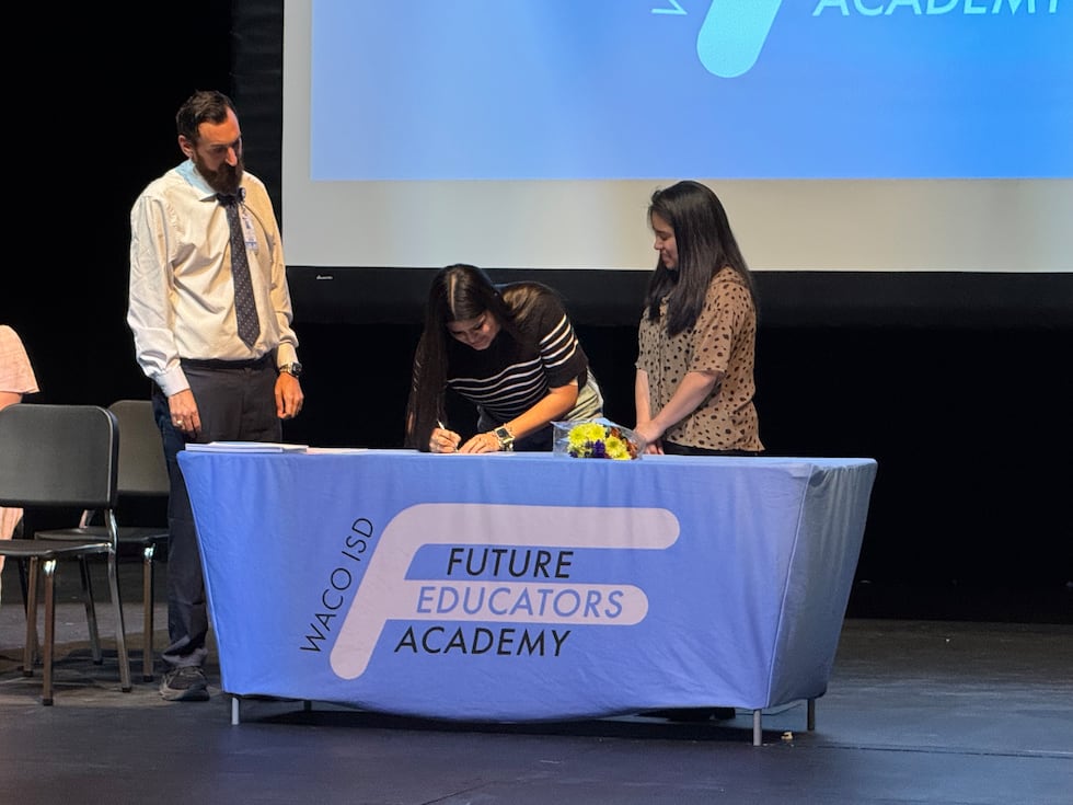 Waco ISD celebra la primera promoción de la Academia de Futuros Educadores