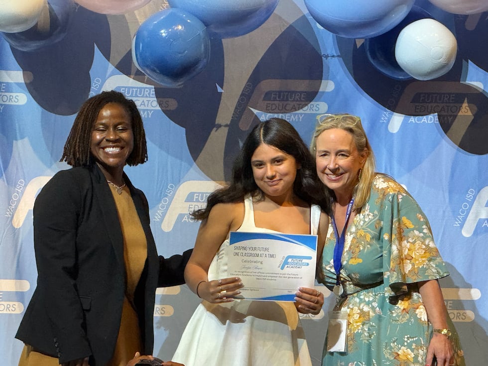 Waco ISD celebra la primera promoción de la Academia de Futuros Educadores