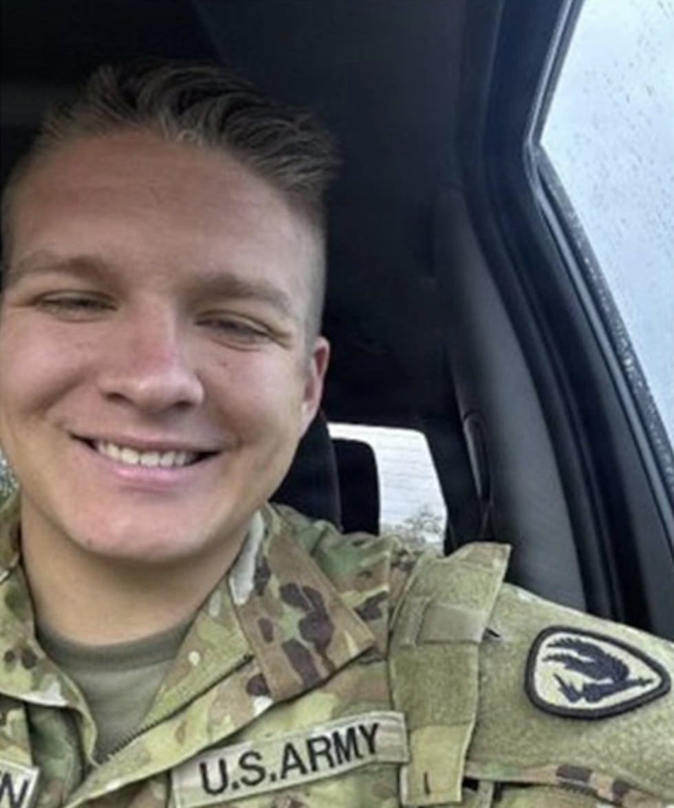 Un oficial del Ejército que estuvo destinado en Fort Hood ha sido condenado a prisión por...