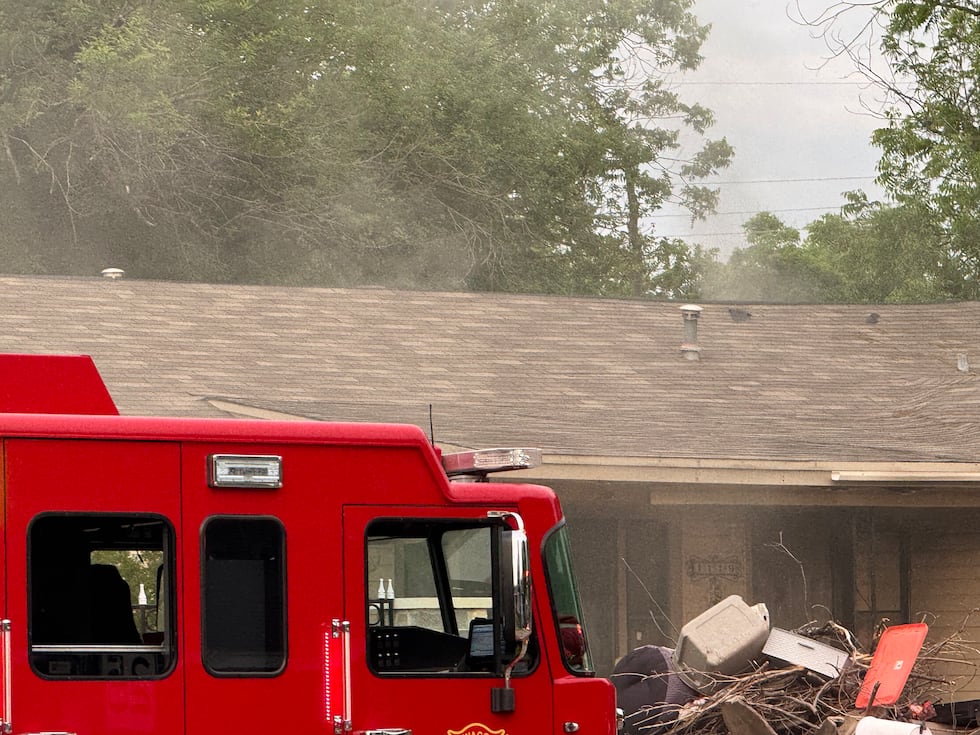 Equipos investigan un incendio de vivienda en Bellmead; una persona termina hospitalizada