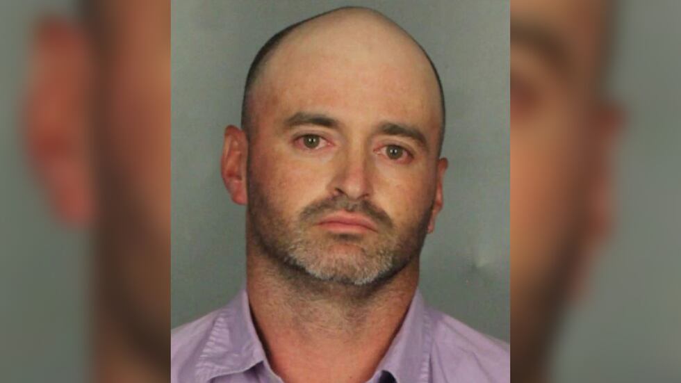 Joshua David Orler, de 35 años, fue declarado culpable de 10 cargos de indecencia con un niño...