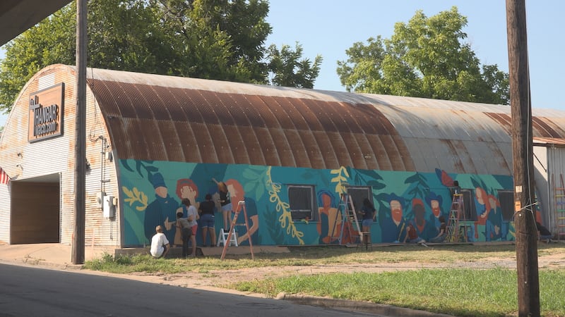 Rapoport students paint new mural on The Hangar in Downtown Waco