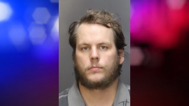 John Carter Cullar, de 32 años, ha sido acusado de agresión con agravantes con arma mortal,...