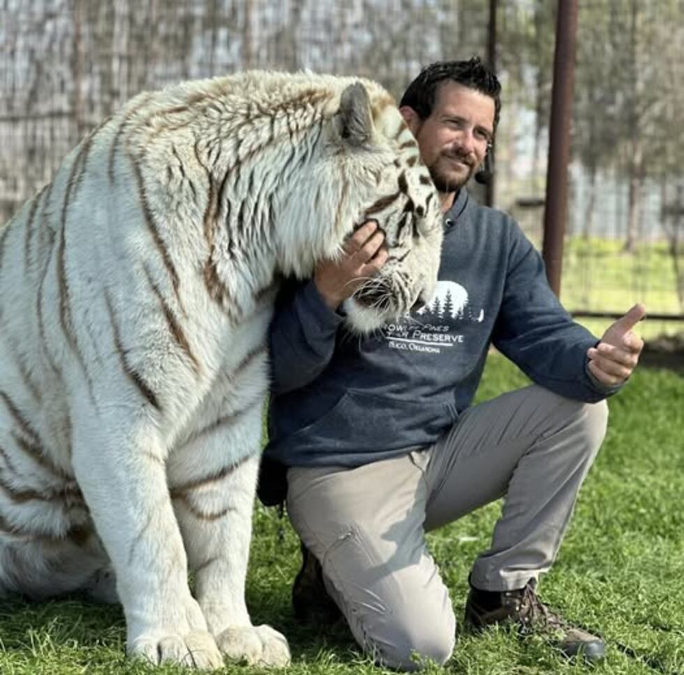 Ryan Easley era uno de los cuidadores de la reserva y murió a manos de un tigre que estaba...