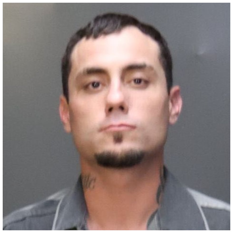 Cruz Leon Dominguez se encuentra en la cárcel del condado de McLennan.