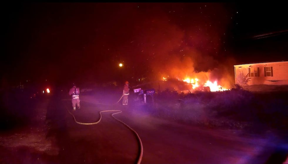 Bomberos de Central Bell responden a un incendio estructural en la calle Orchard Drive en...