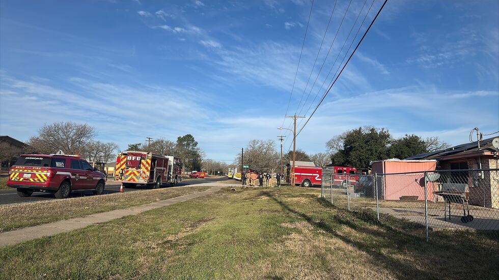 Un incendio en una casa por la mañana es extinguido en la calle Old Hearne