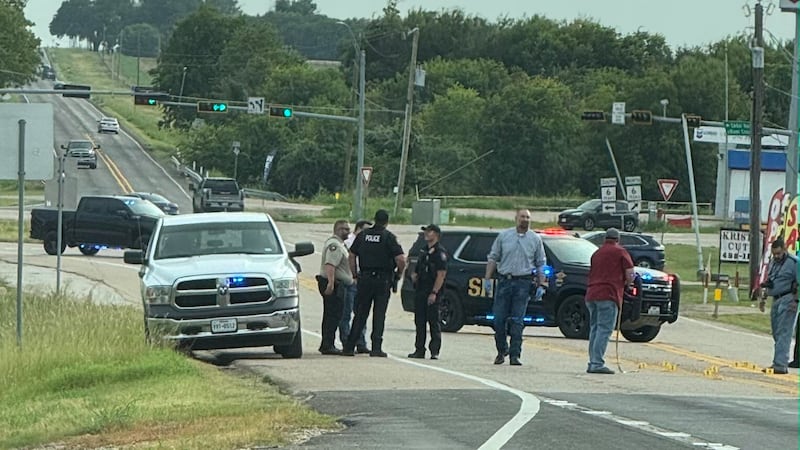 Posible tiroteo por ira al volante cerca de Waco deja a una persona hospitalizada y a otra...