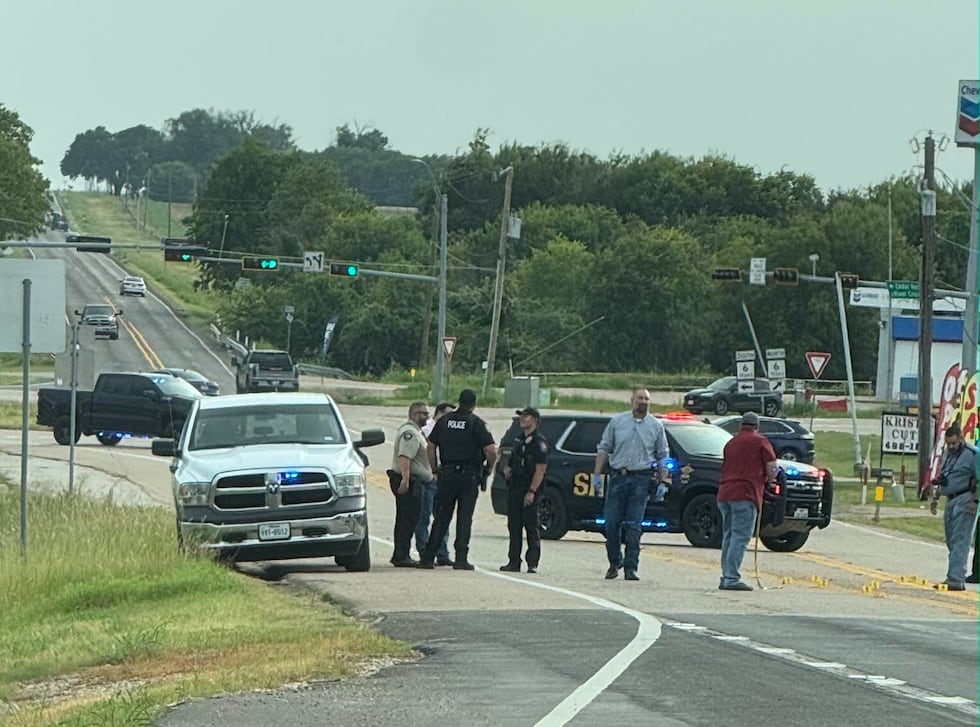 Posible tiroteo por ira al volante cerca de Waco deja a una persona hospitalizada y a otra...