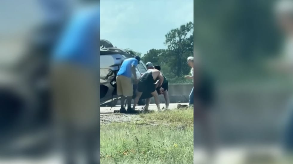 Sobreviviente de choque en la Carretera 6 busca a los buenos samaritanos que lo sacaron del...