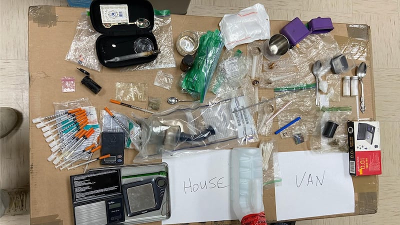 Los investigadores obtuvieron una orden de registro de la casa y de la propiedad que condujo a...