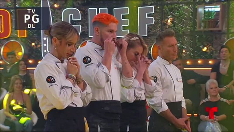 Los cuatro finalistas de Top Chef VIP 4 de Telemundo esperando por la decisión del ganador del...