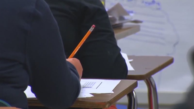 Hay aproximadamente 76 000 menos estudiantes matriculados en las escuelas públicas de Texas,...
