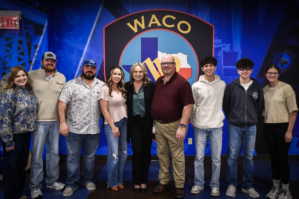 Un detective de policía de Waco se jubila después de una carrera de 30 años