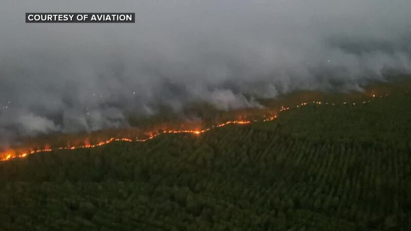Los equipos aún luchan contra el incendio de Nelson Creek al sur del río Trinity