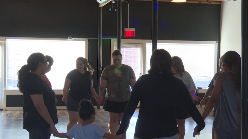 Clase de Zumba cristiana une a mujeres de Waco a través de la fe y el movimiento