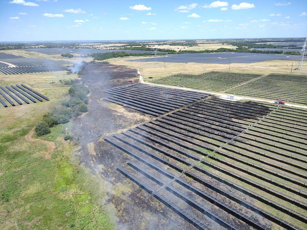 Un incendio de pastizal de 17 acres cerca de Itasca moviliza la respuesta de varias agencias...