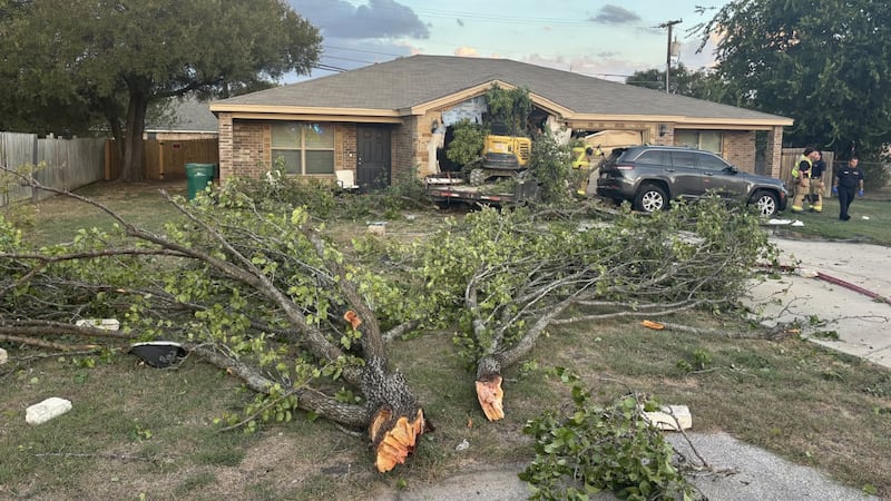 Car crashes into home; road blocked in Harker Heights