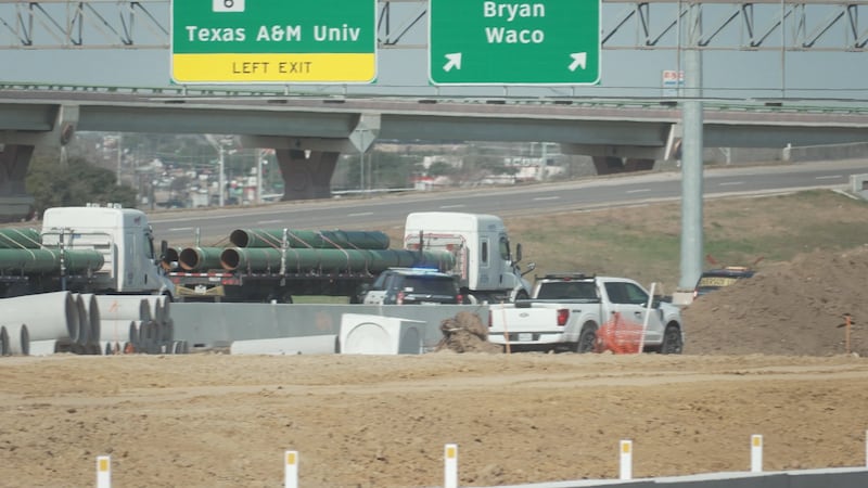 College Station Police responds to Highway 6 crash