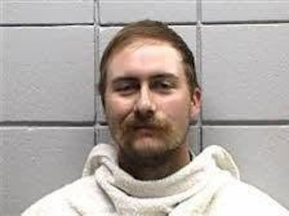 Payton Dean Carroll, de Barry, Texas fue detenido por la División de Investigaciones...