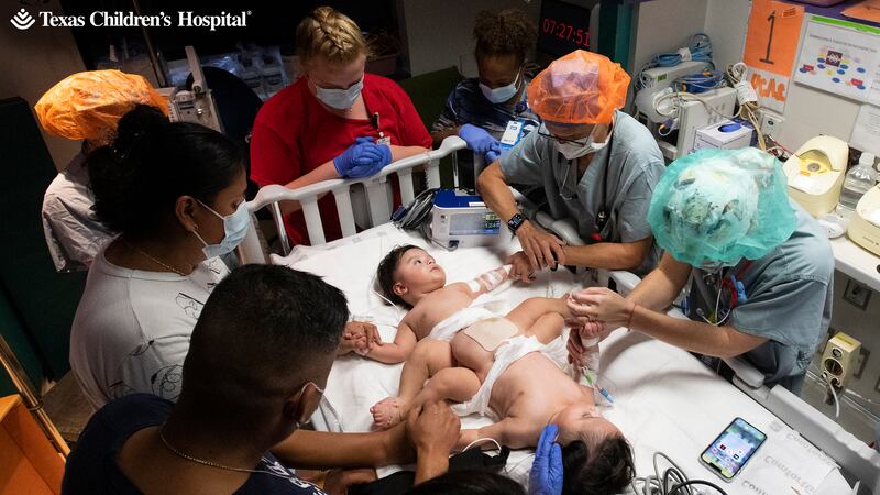 Los hermanos gemelos Lucas y Mateo Villalobos Barrera se encuentran de nuevo en casa casi un...