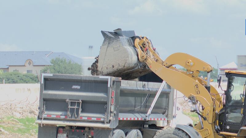 Construction continues along I-35