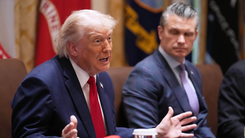 El presidente de EEUU, Donald Trump, habla durante una reunión de su gabinete en la Casa...