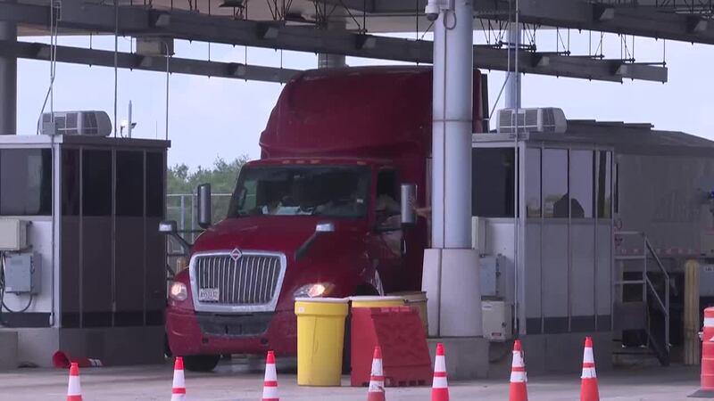 El Departamento de Seguridad Pública y la Patrulla Fronteriza combaten el tráfico de personas...