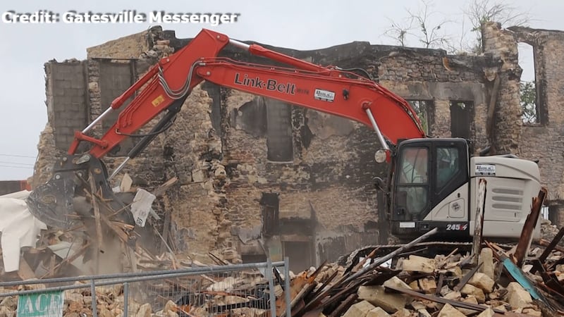 Gatesville starts tearing down buildings destroyed in fire
