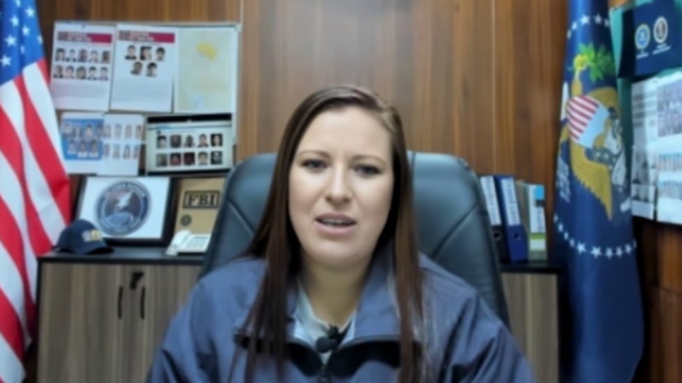 El FBI advierte al público sobre imitadores que se hacen pasar por agentes federales