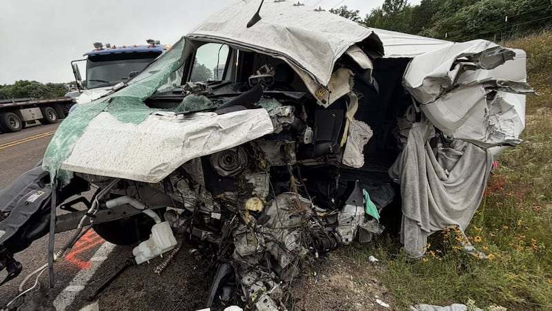 Major crash closes part of Highway 79 between Oakwood and Buffalo