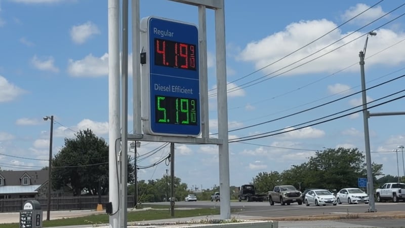 Gas prices break $4 in Texas as Iran war squeezes economy
