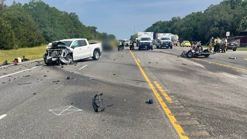 Un hombre de 84 años de College Station murió en la colisión.