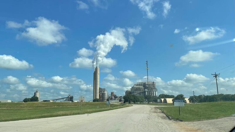 El miércoles por la mañana se informó de una explosión en la central eléctrica de Oak Grove en...