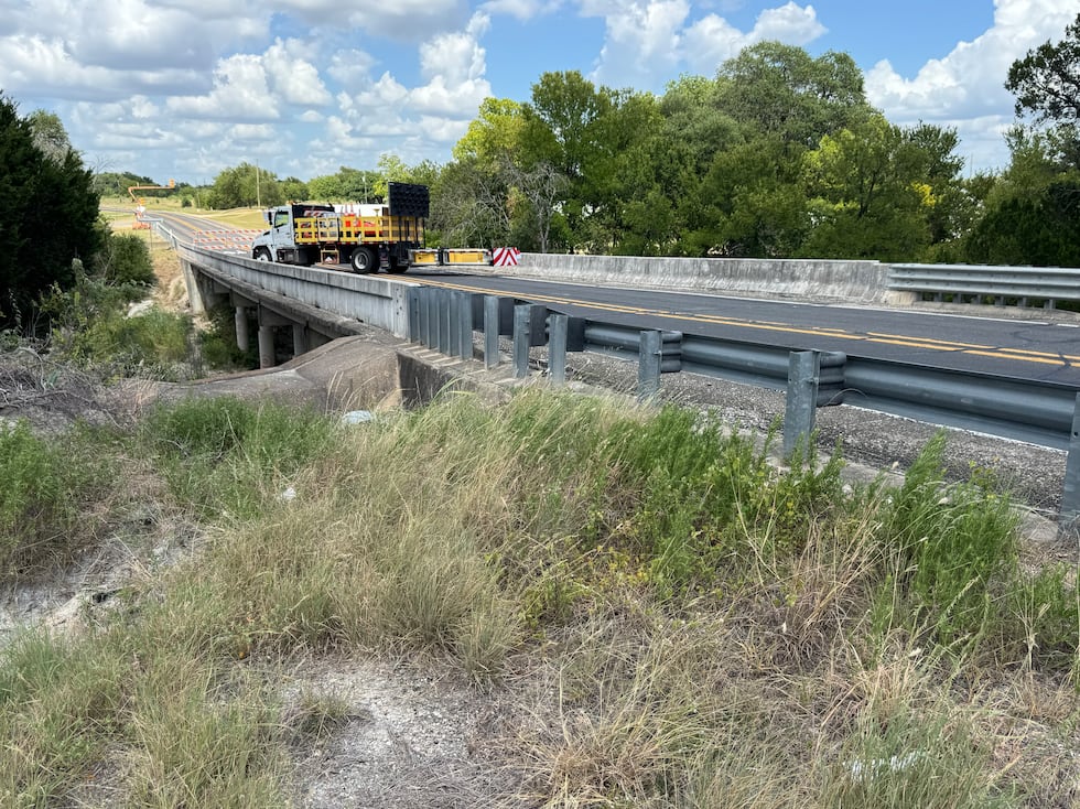 El Departamento de Transportación de Texas ha completamente cerrado el puente FM 308 sobre el...