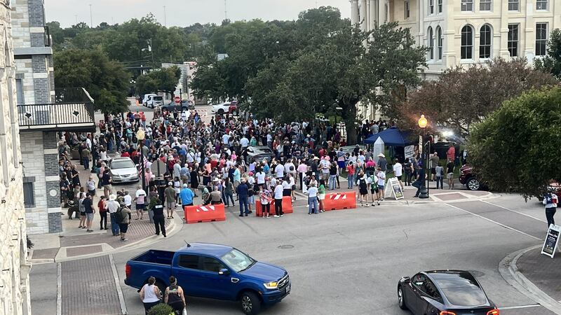 Hundreds gather in downtown Belton to remember Charlie Kirk, pray and worship
