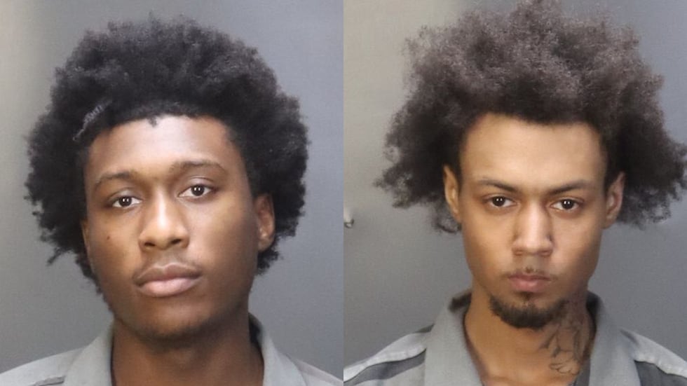 El 20 de noviembre, la policía arrestó a Reggerion Randolph de 18 años y Dailon DeShawn Hicks...