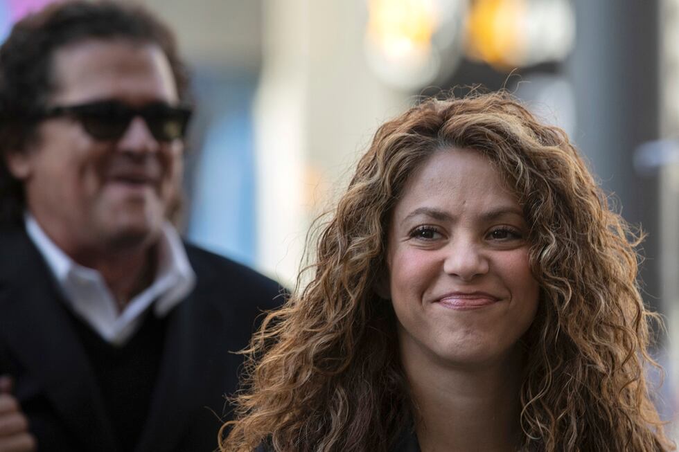 ARCHIVO - La cantante colombiana Shakira llega a un tribunal de Madrid, el 27 de marzo de...